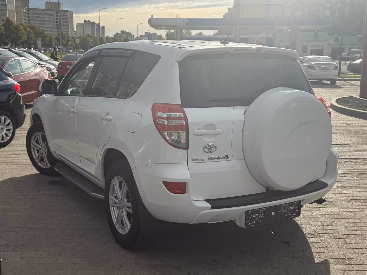 Toyota RAV4 фото 7