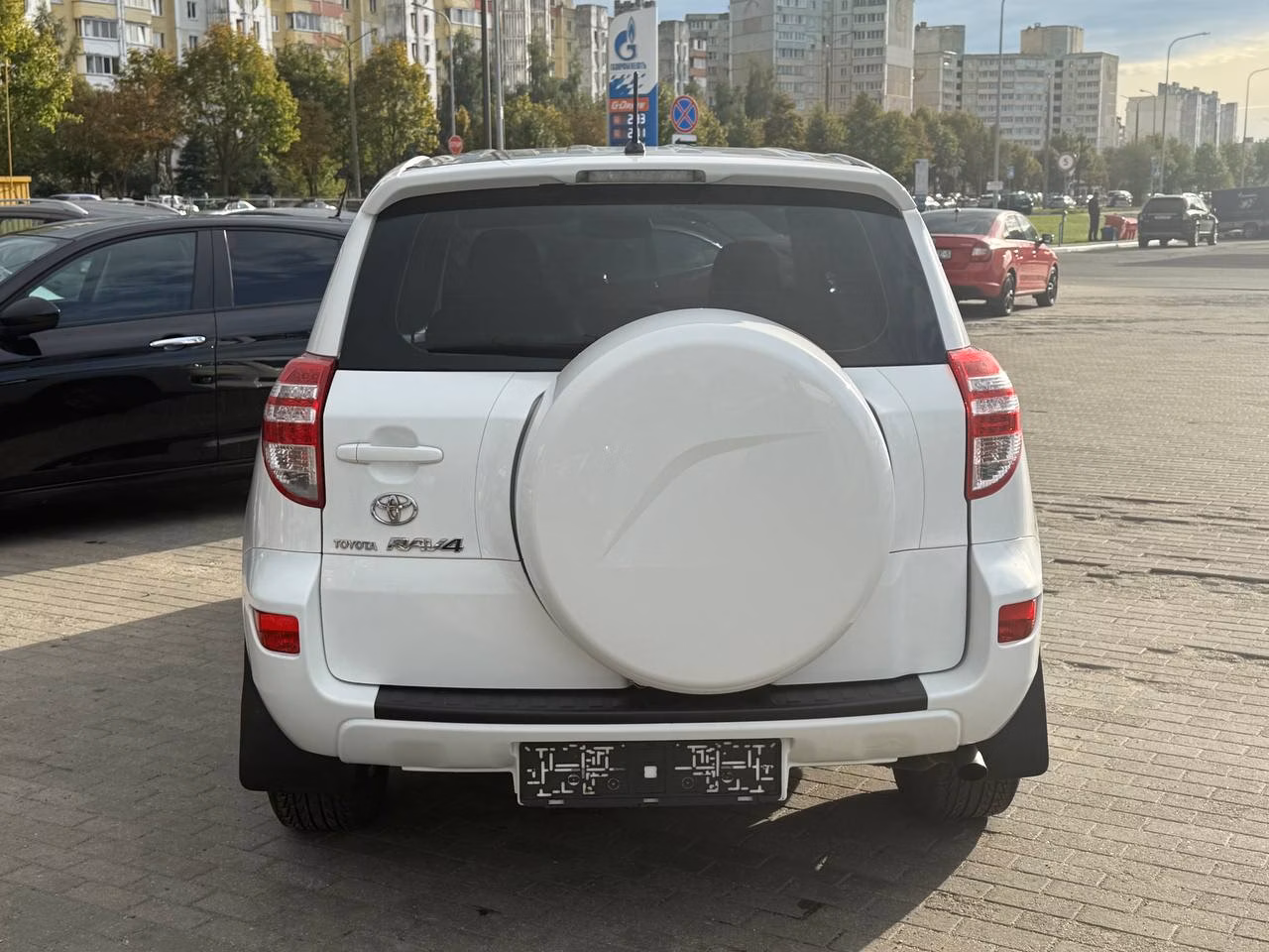 Toyota RAV4 фото 8