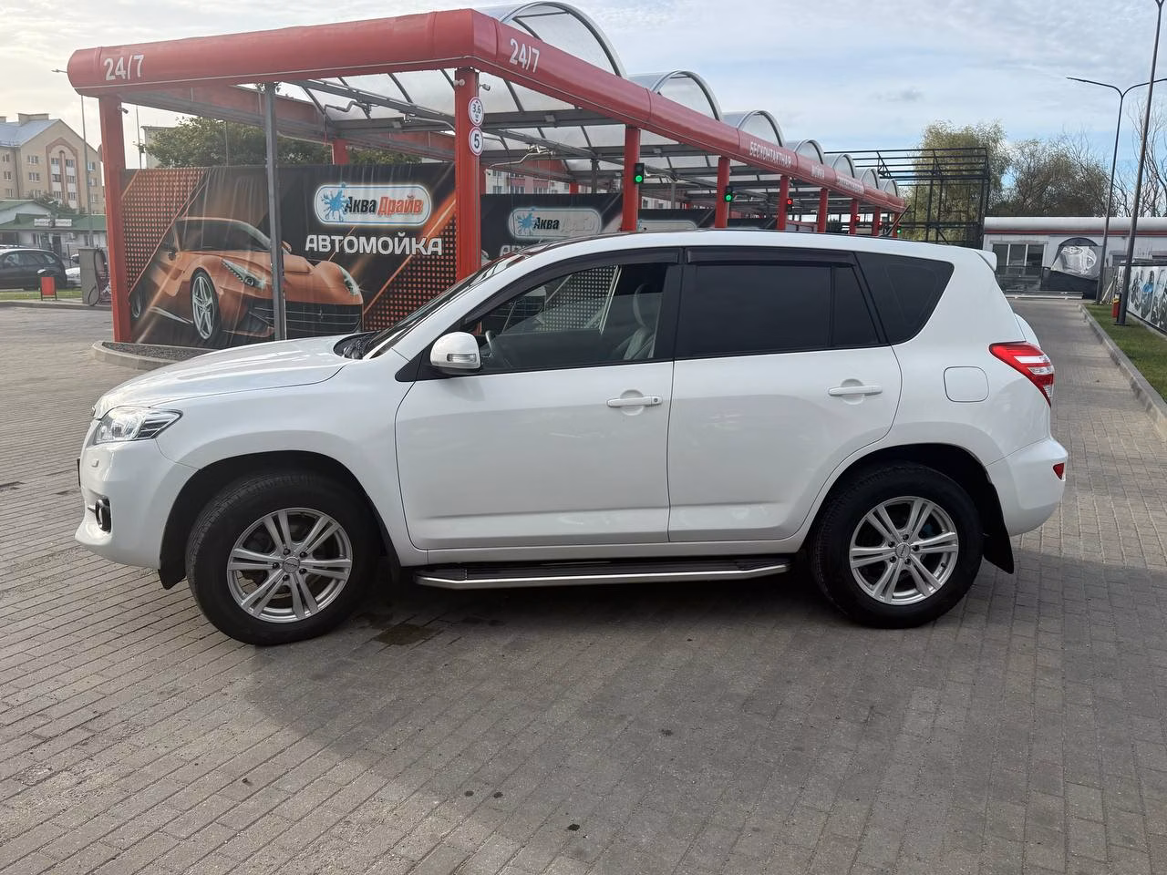 Toyota RAV4 фото 9