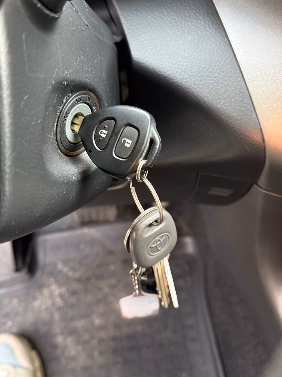 Toyota RAV4 фото 12