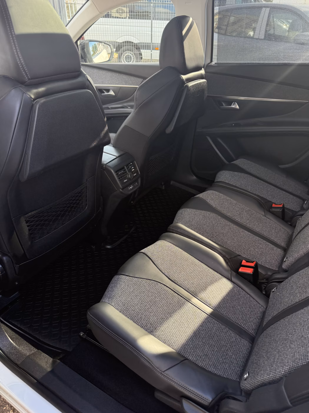 Peugeot 5008 фото 8
