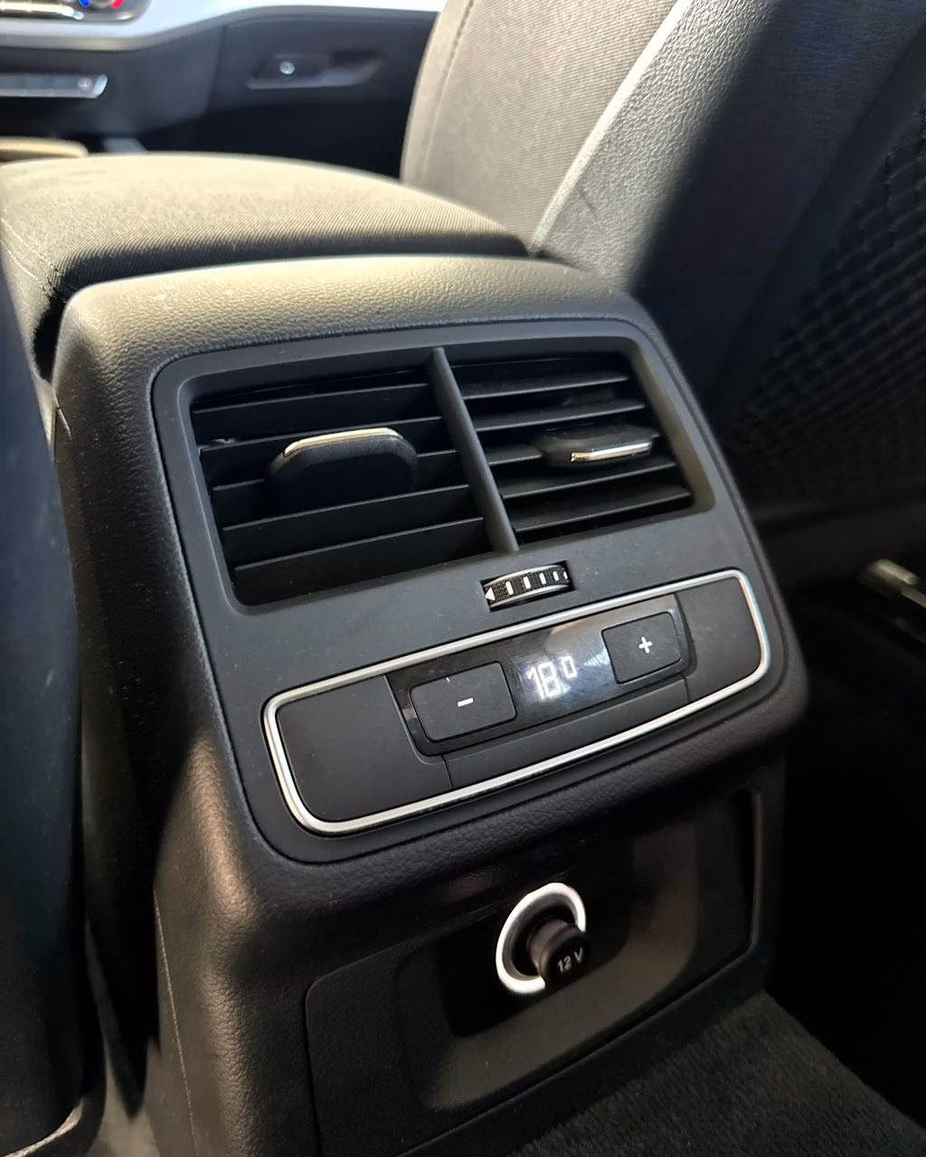 Audi A4 фото 12