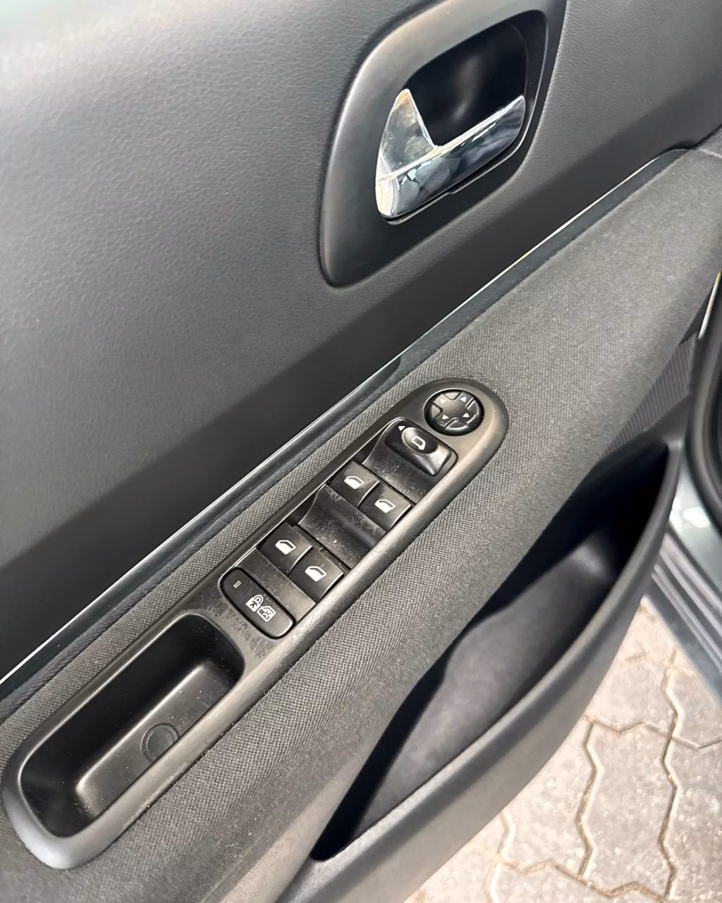 Peugeot 5008 фото 9