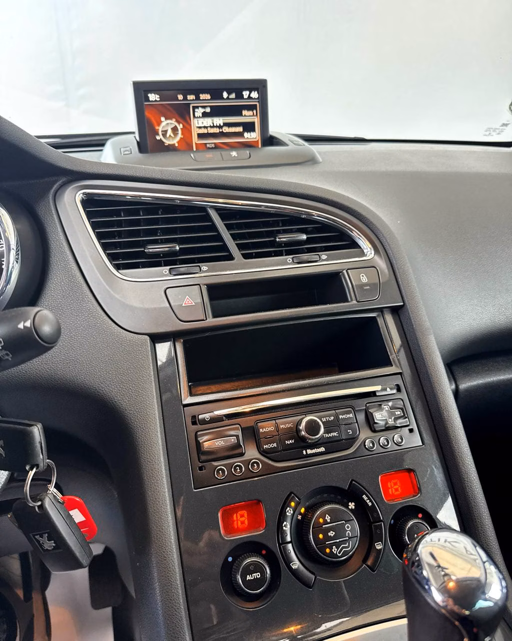 Peugeot 5008 фото 11