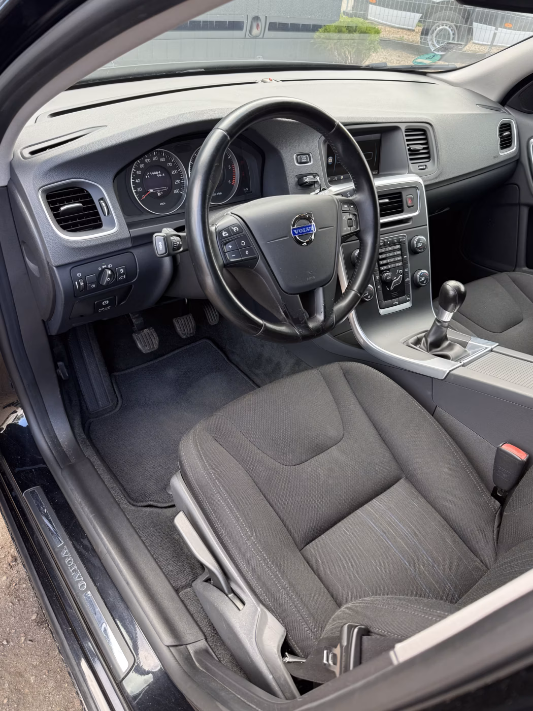 Volvo V60 фото 7