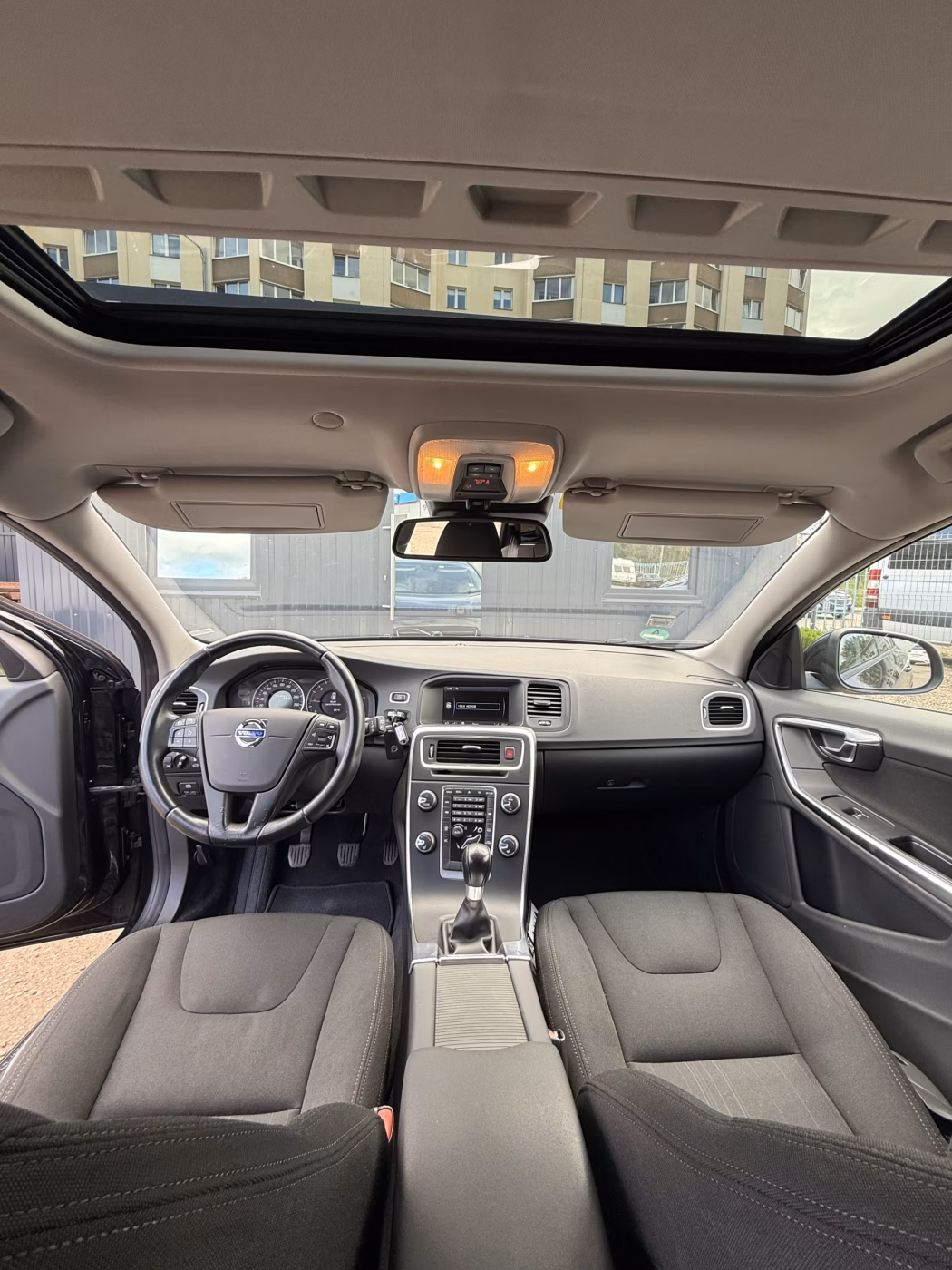 Volvo V60 фото 9