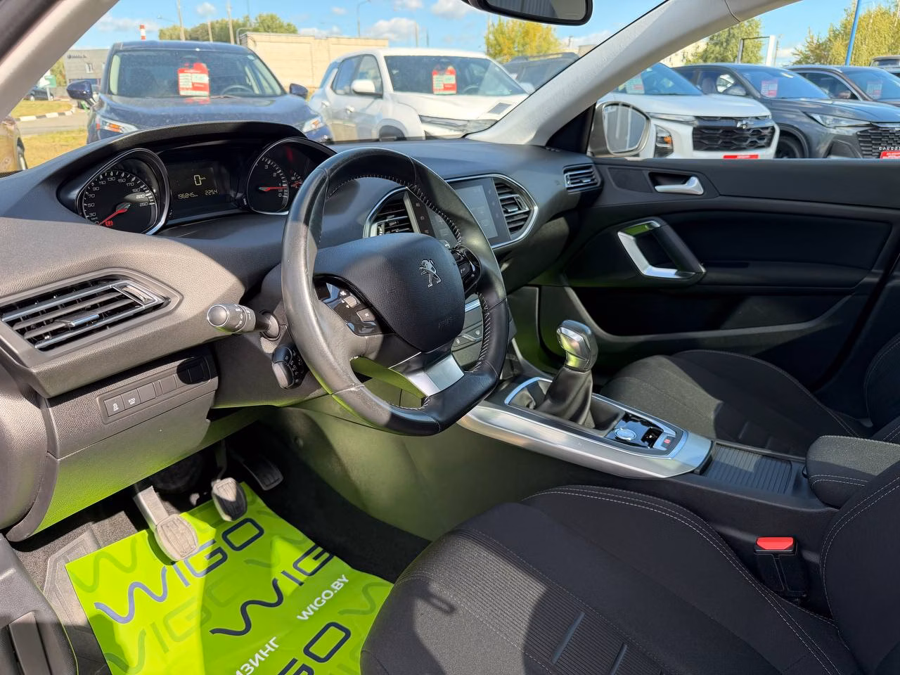 Peugeot 308 фото 9