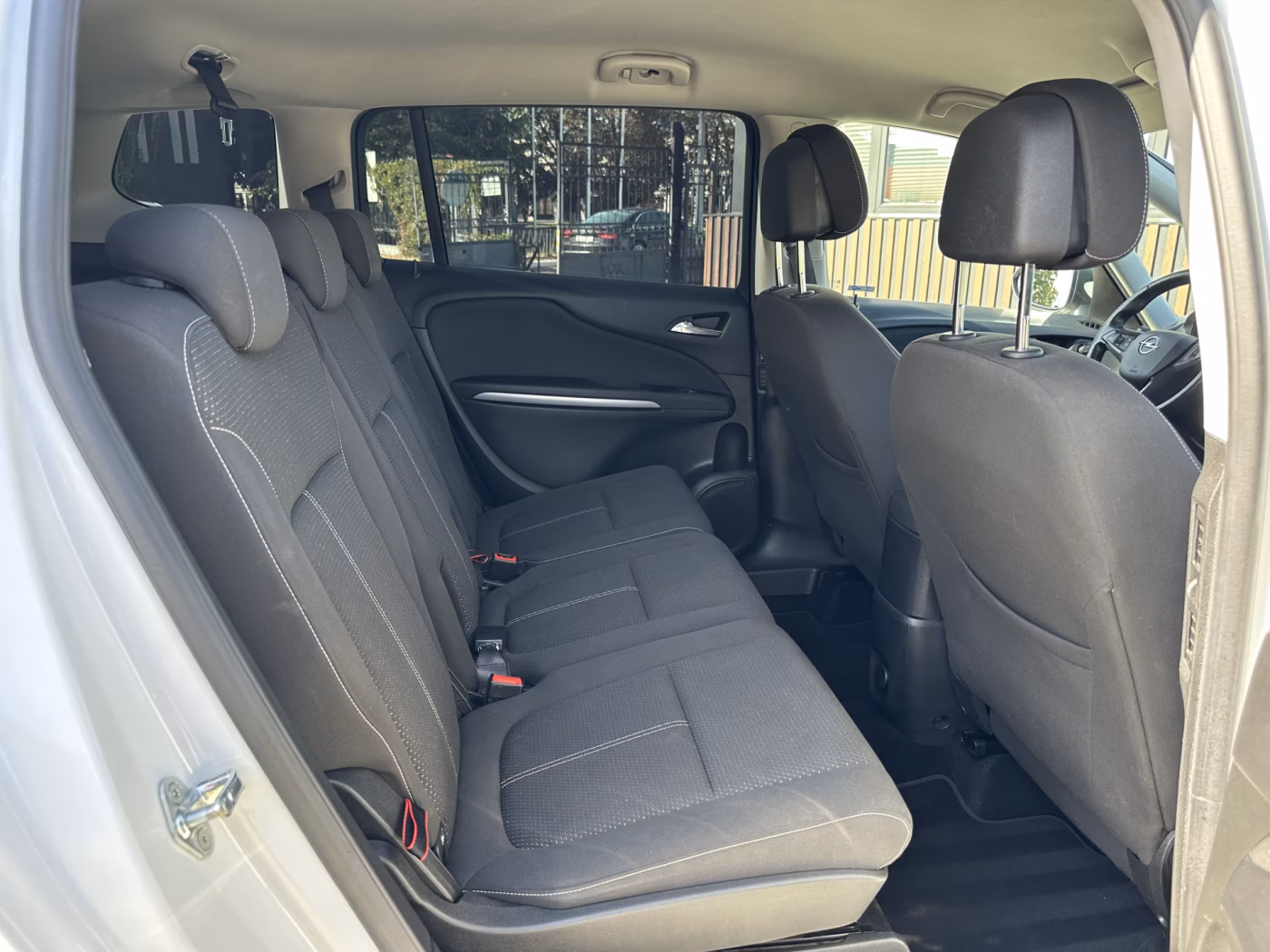 Opel Zafira фото 14