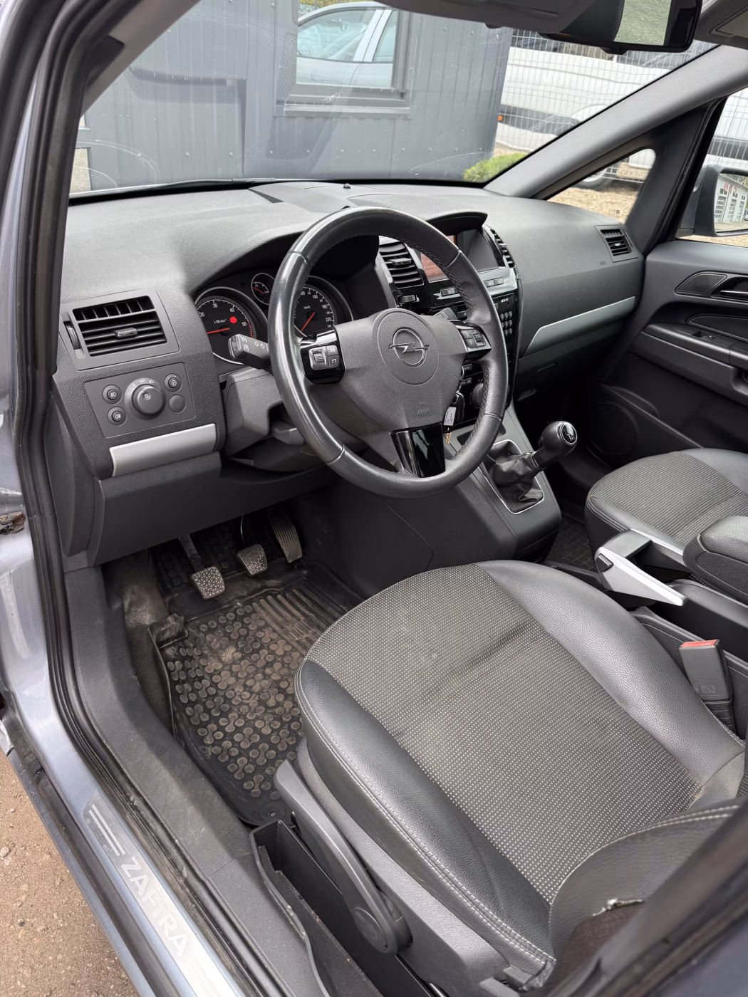 Opel Zafira фото 7