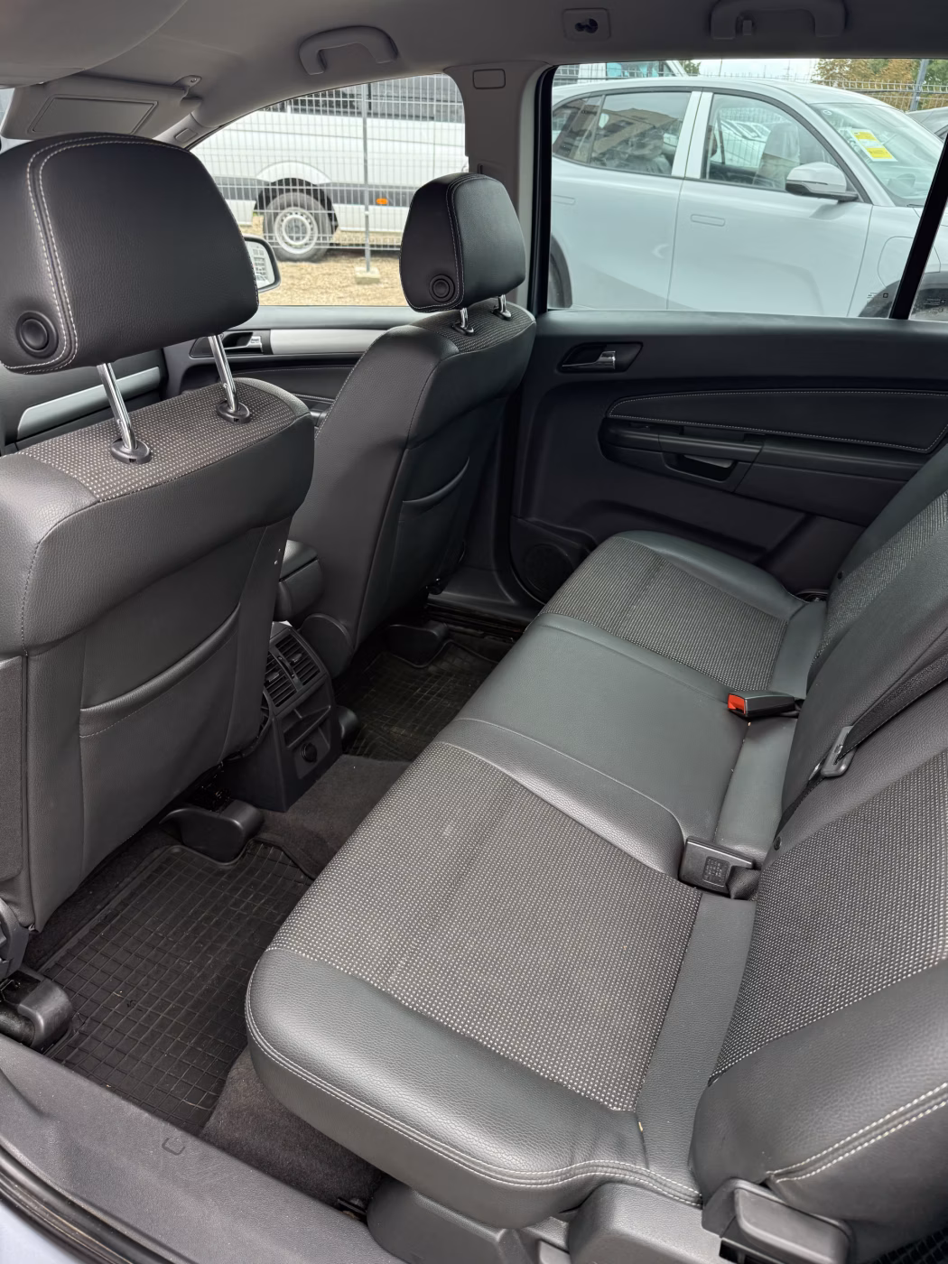 Opel Zafira фото 8