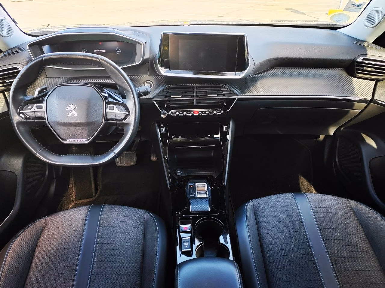 Peugeot 2008 фото 6