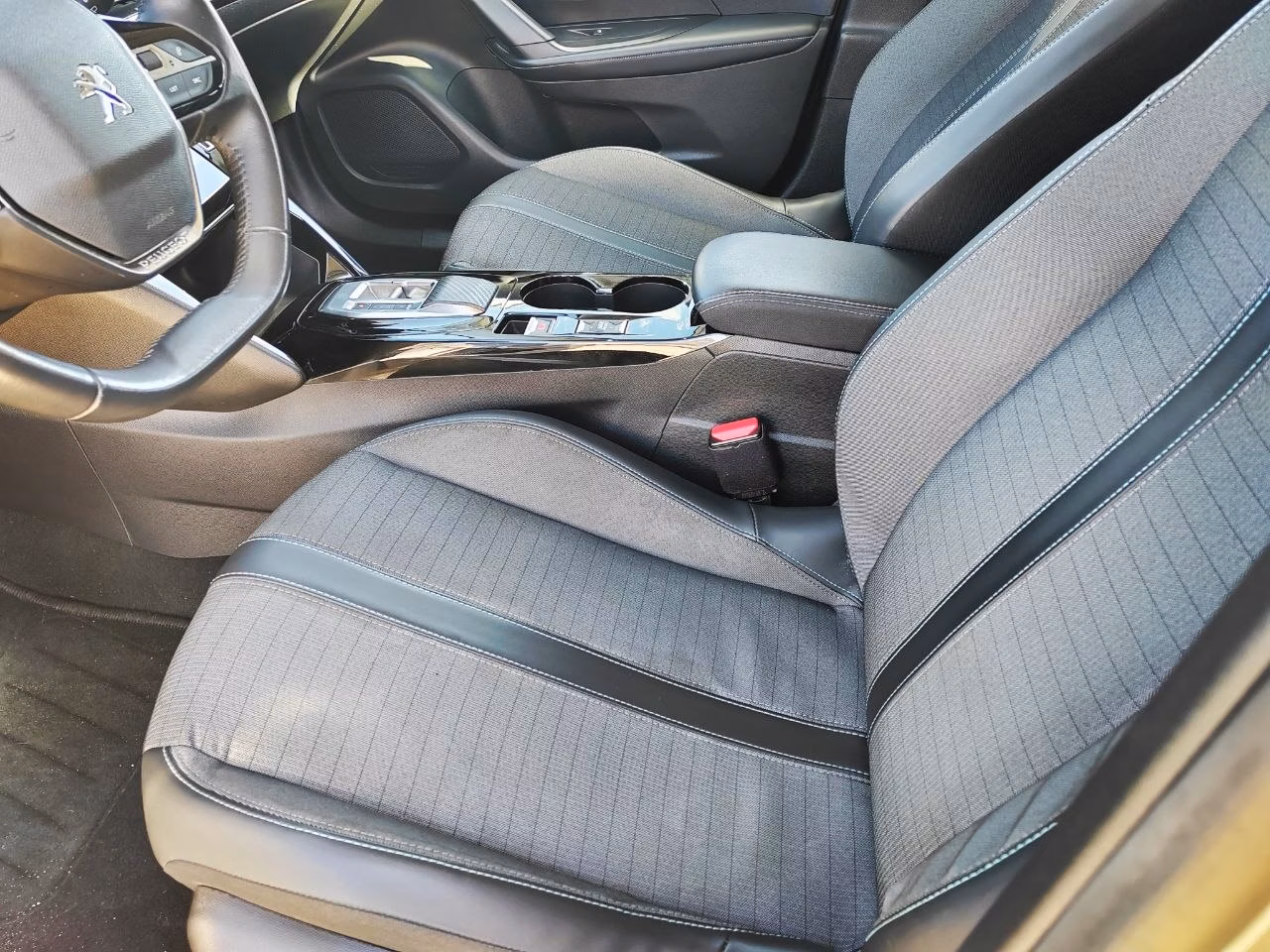 Peugeot 2008 фото 7