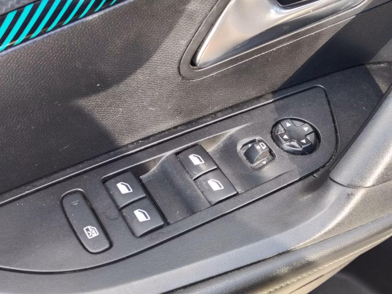 Peugeot 2008 фото 9