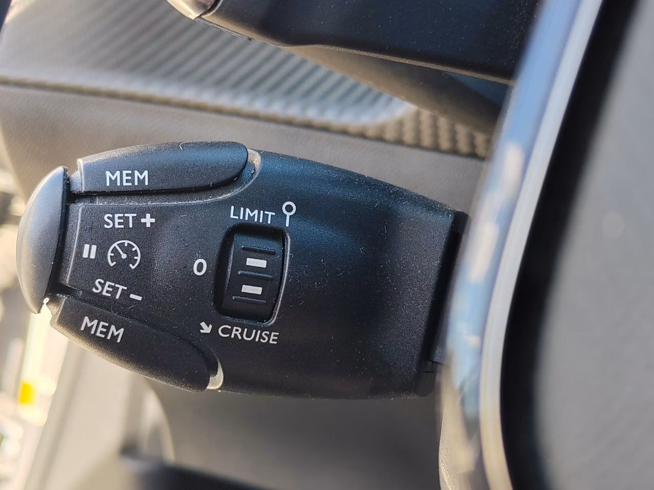 Peugeot 2008 фото 11