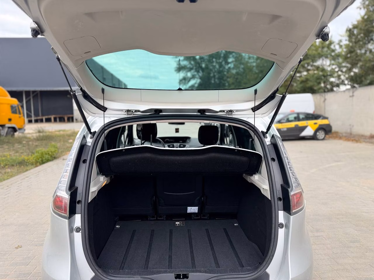 Renault Scenic фото 9