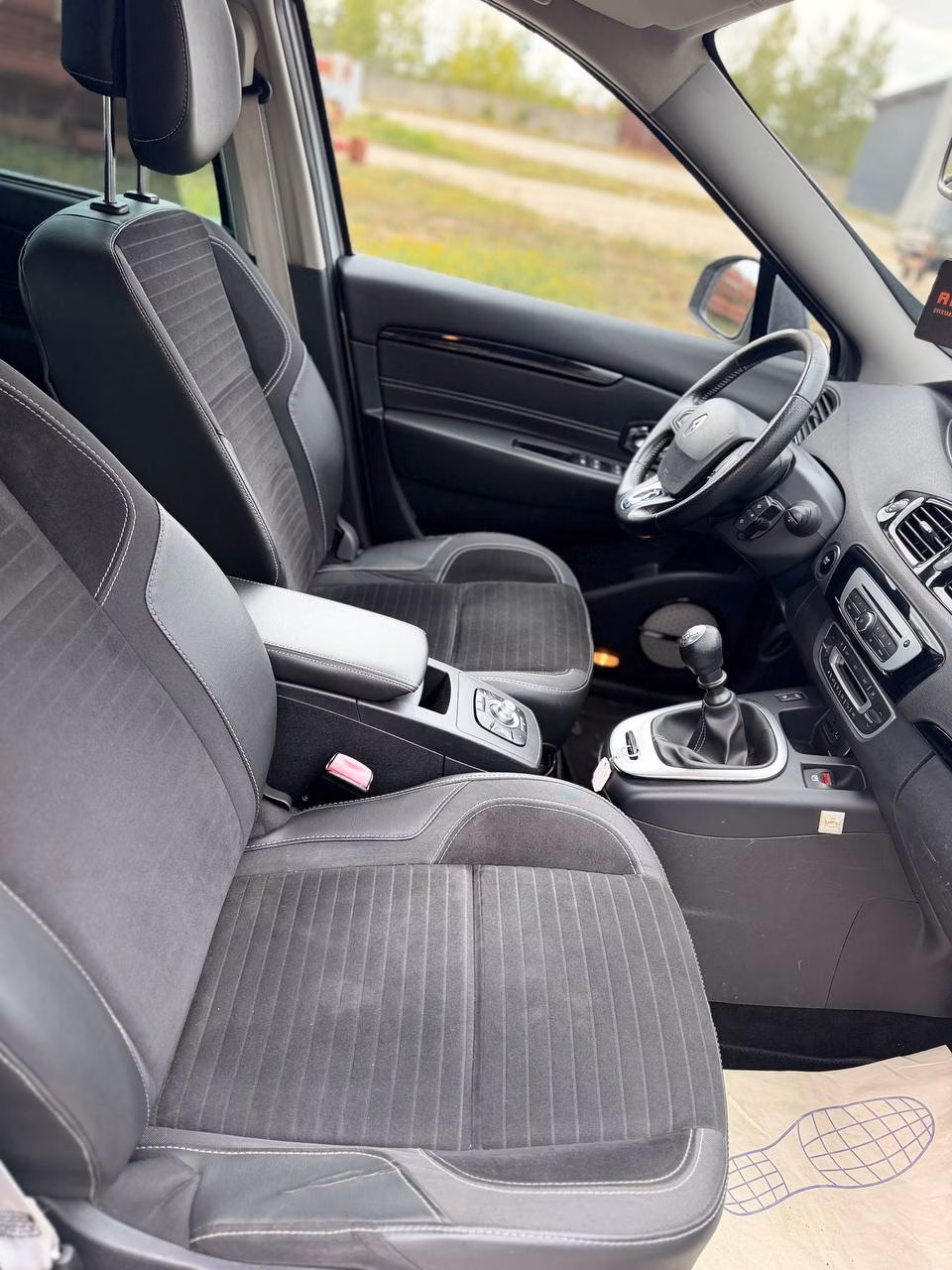 Renault Scenic фото 11