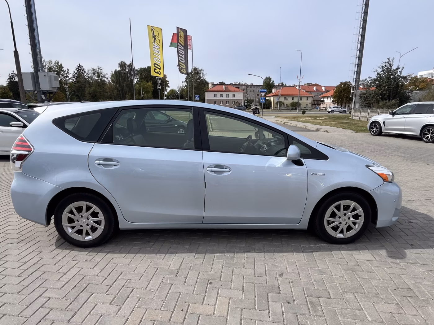 Toyota Prius V(+) фото 2