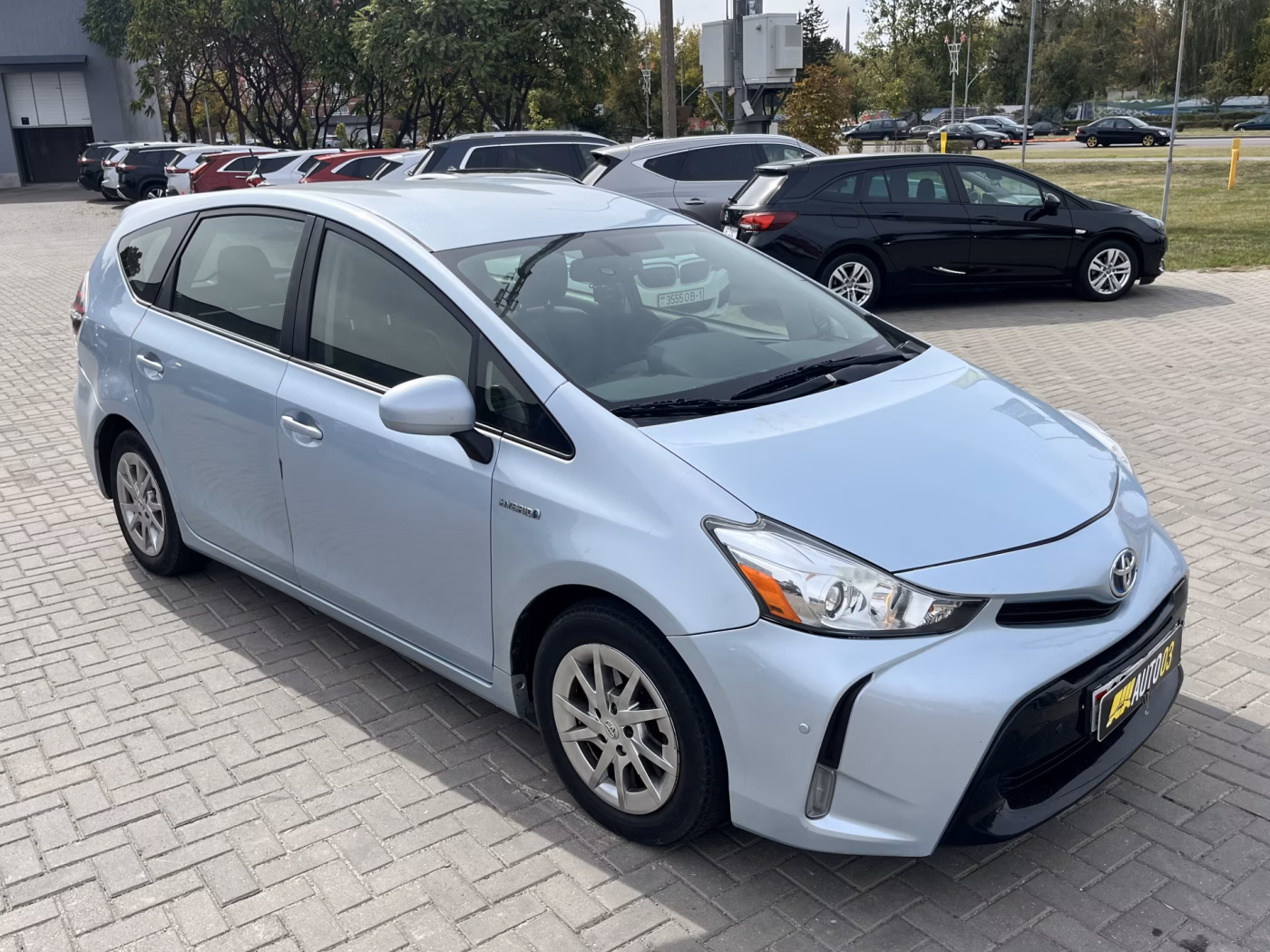 Toyota Prius V(+) фото 4