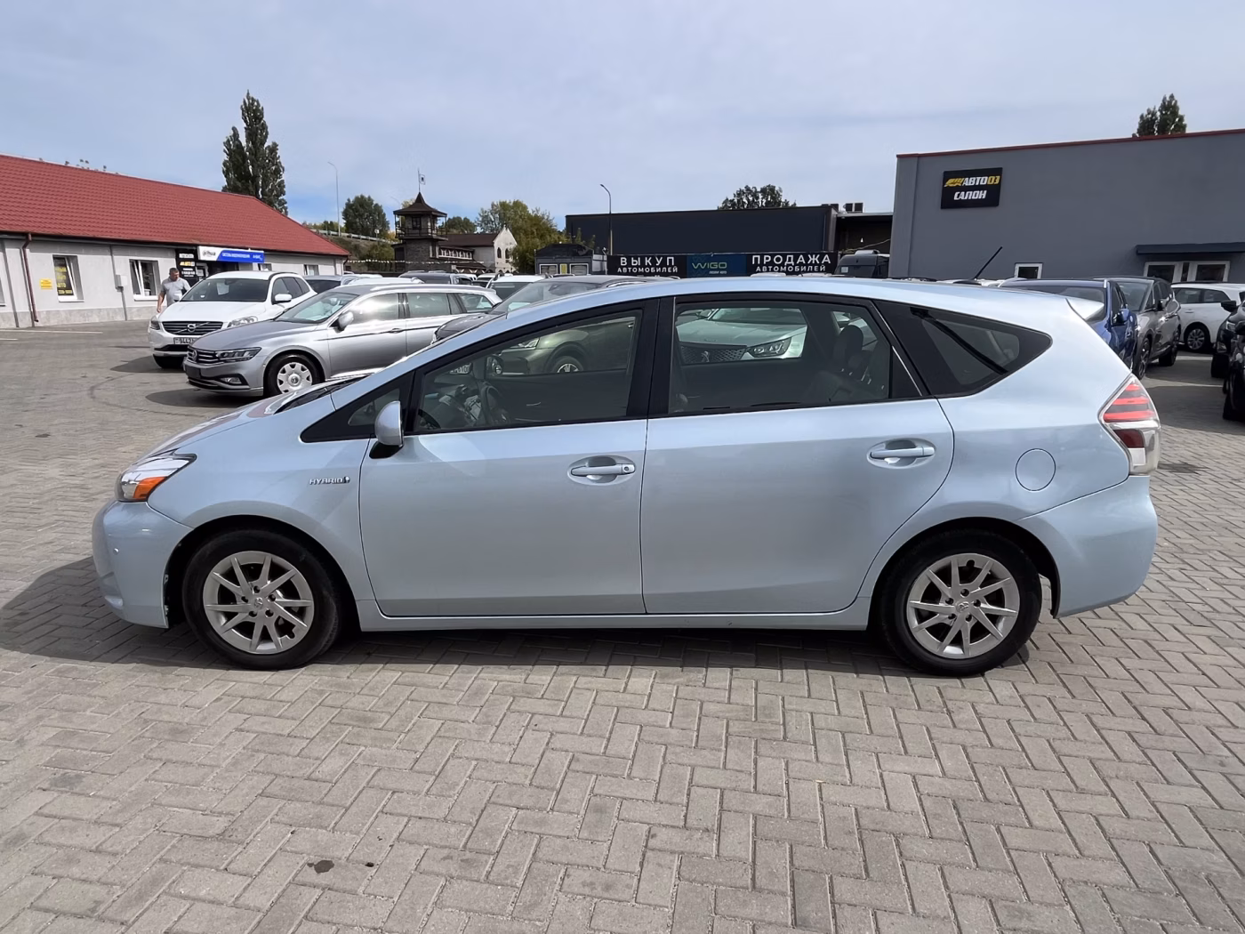 Toyota Prius V(+) фото 6