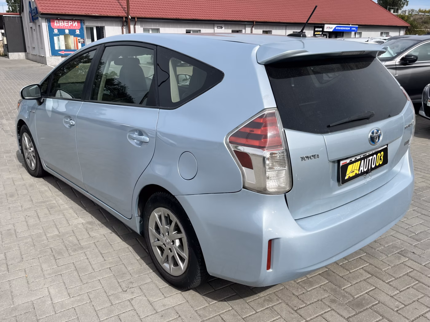 Toyota Prius V(+) фото 7