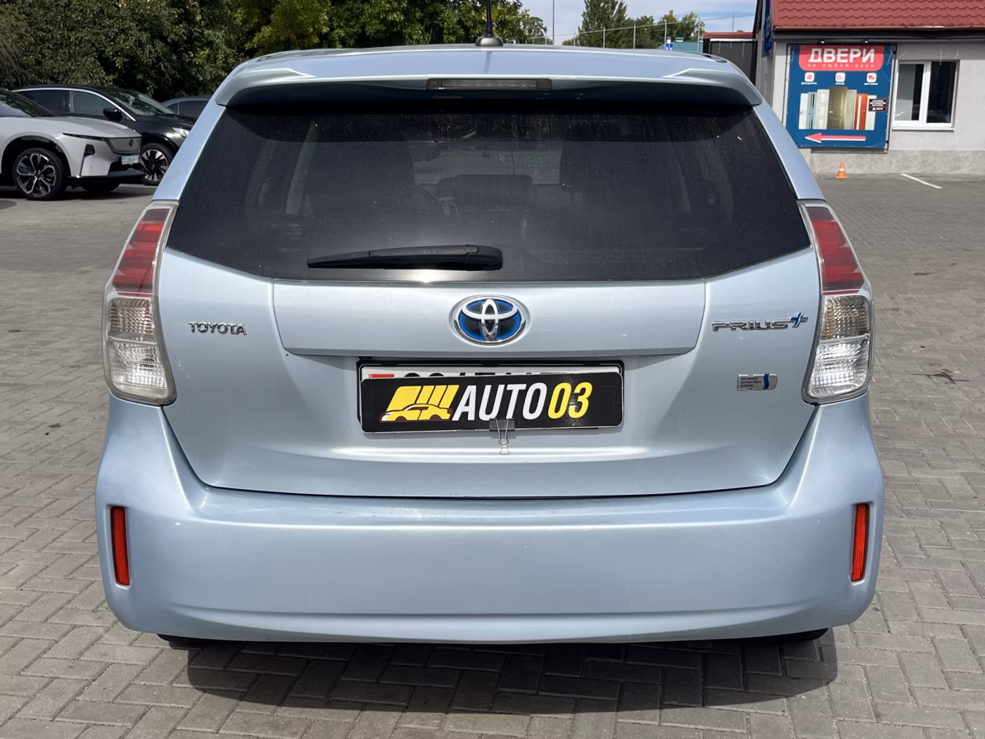 Toyota Prius V(+) фото 8