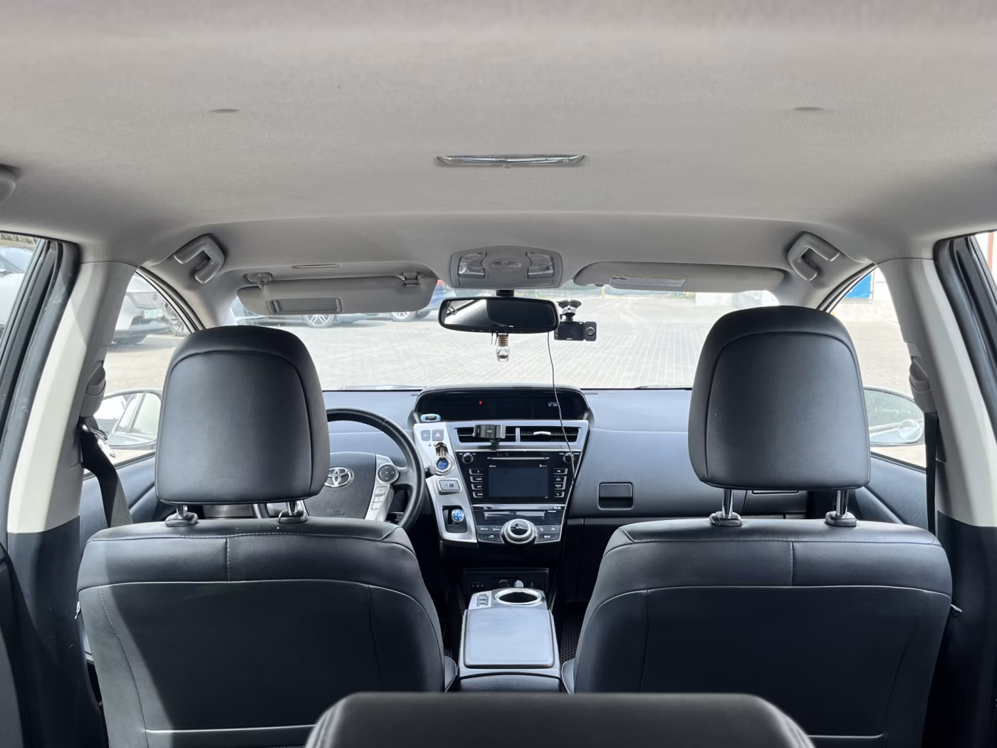 Toyota Prius V(+) фото 10