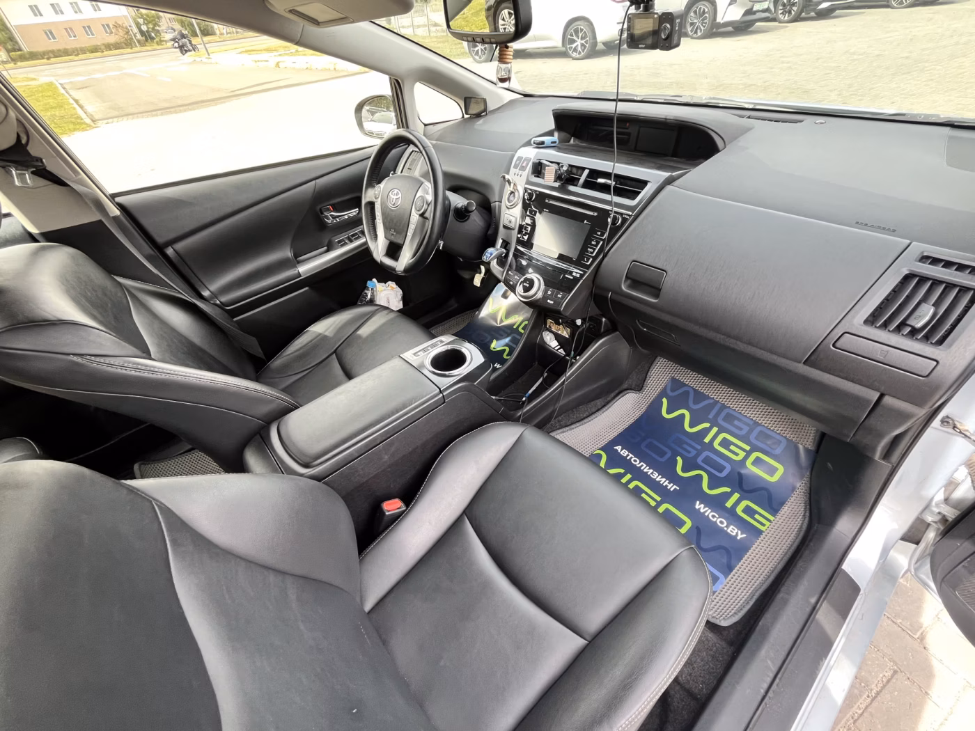 Toyota Prius V(+) фото 16