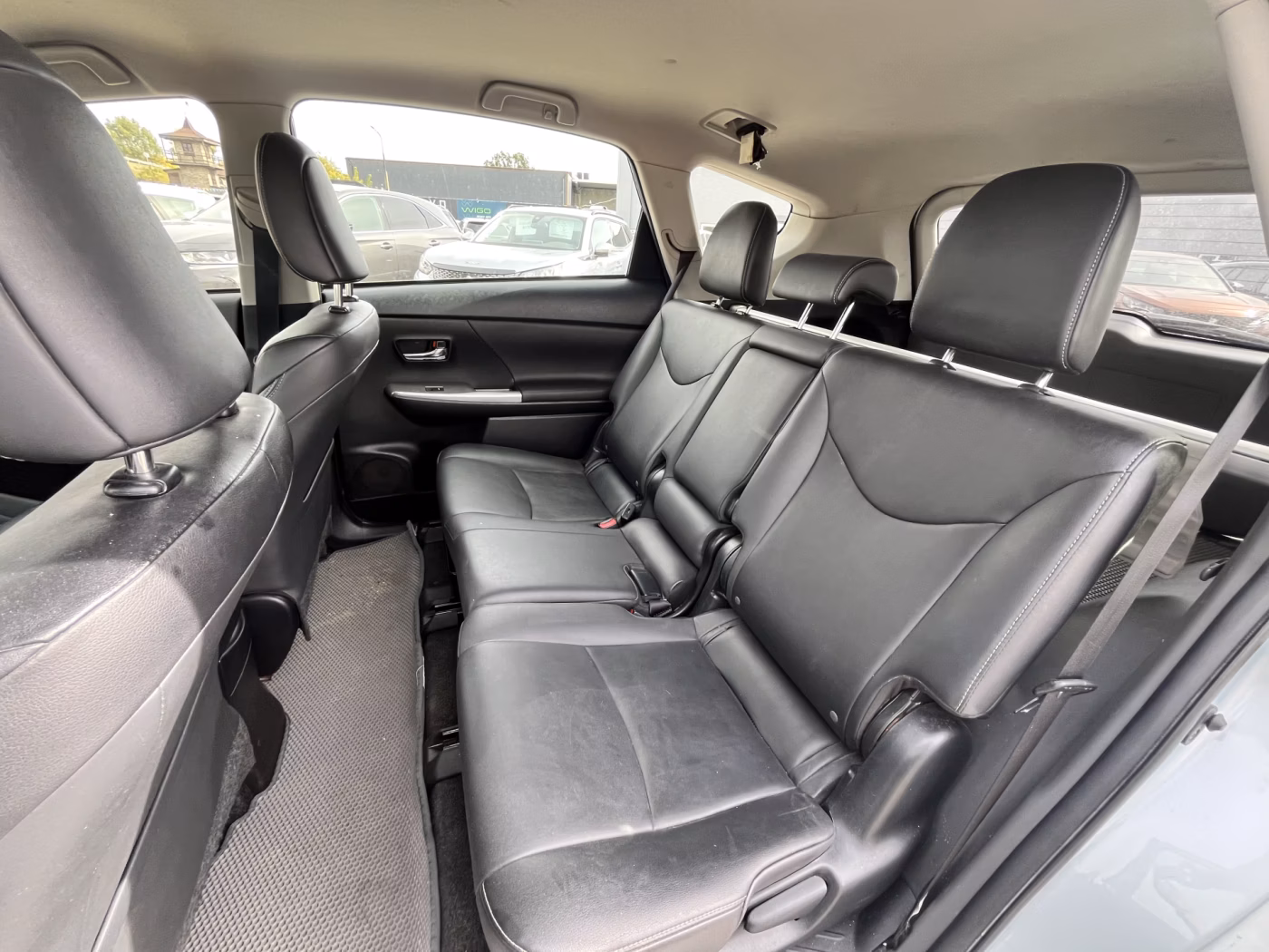 Toyota Prius V(+) фото 17