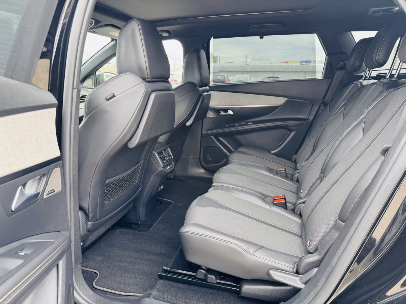 Peugeot 5008 фото 6