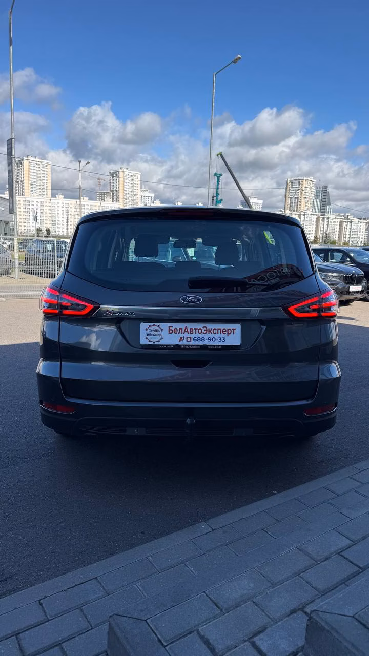 Ford S-MAX фото 8