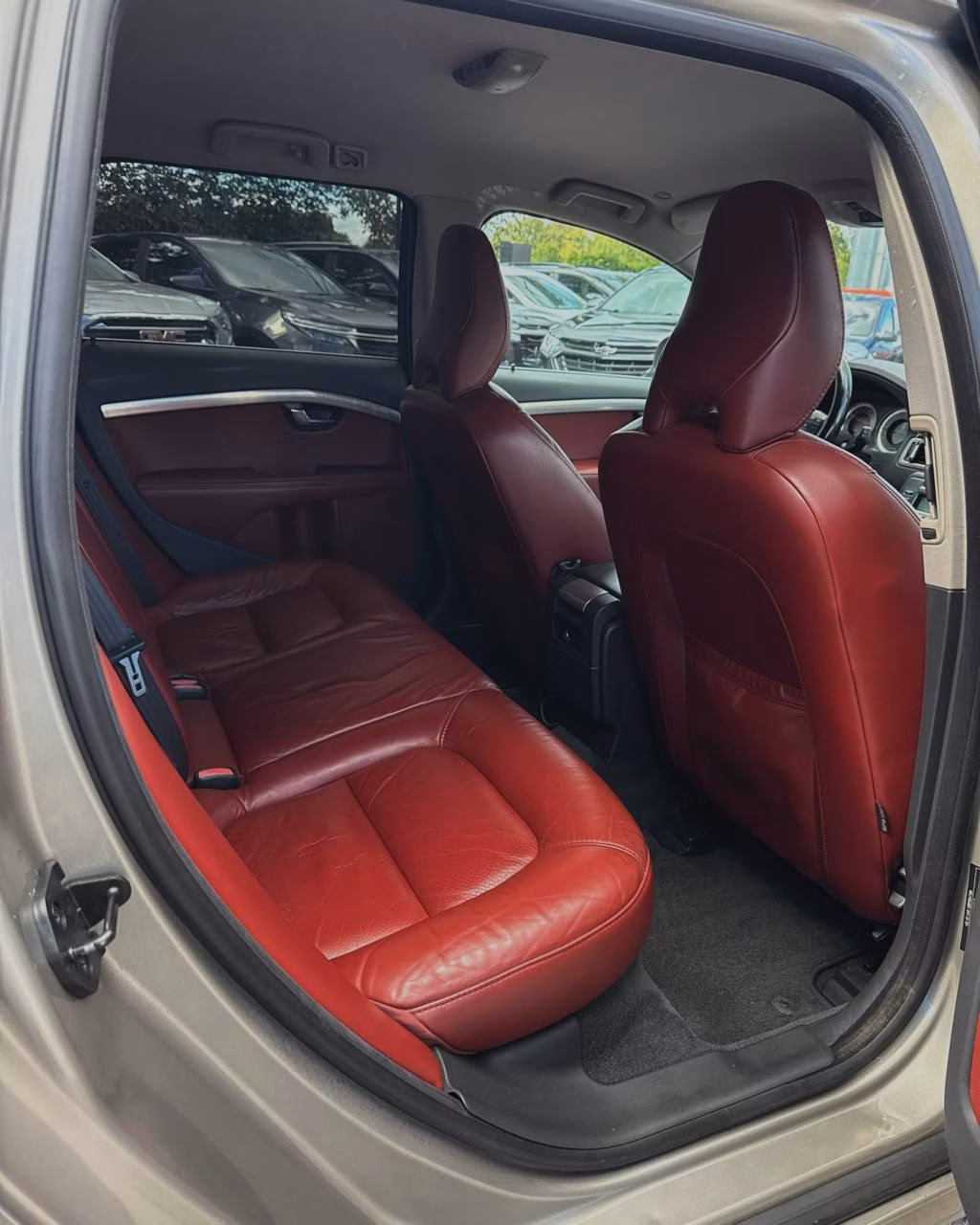 Volvo V70 фото 14