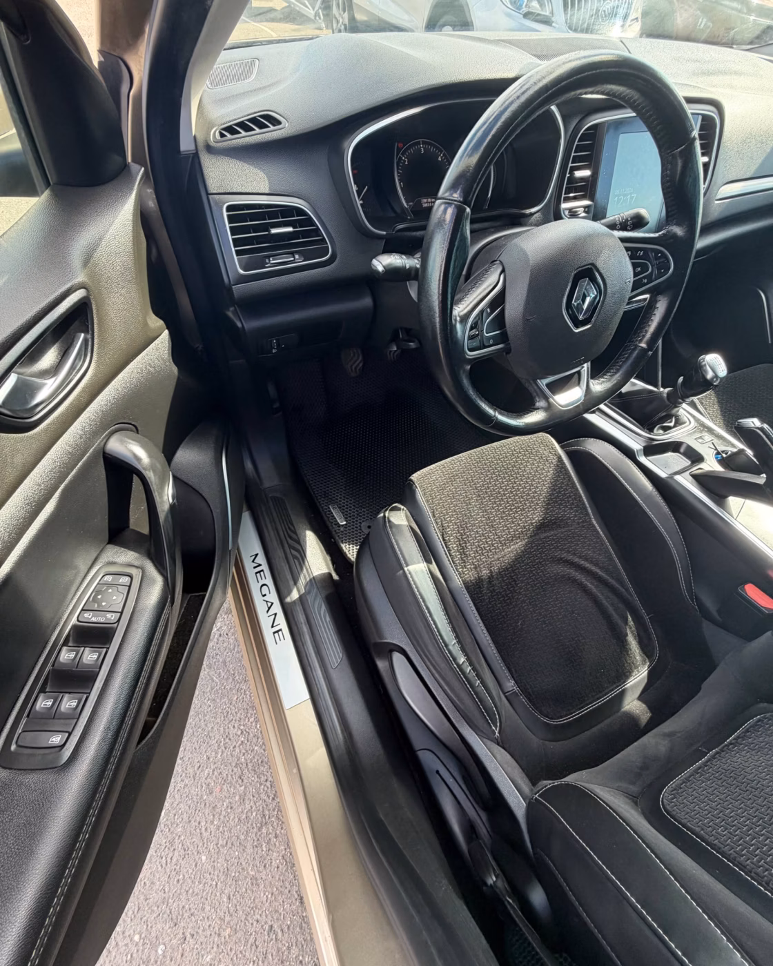 Renault Megane фото 9