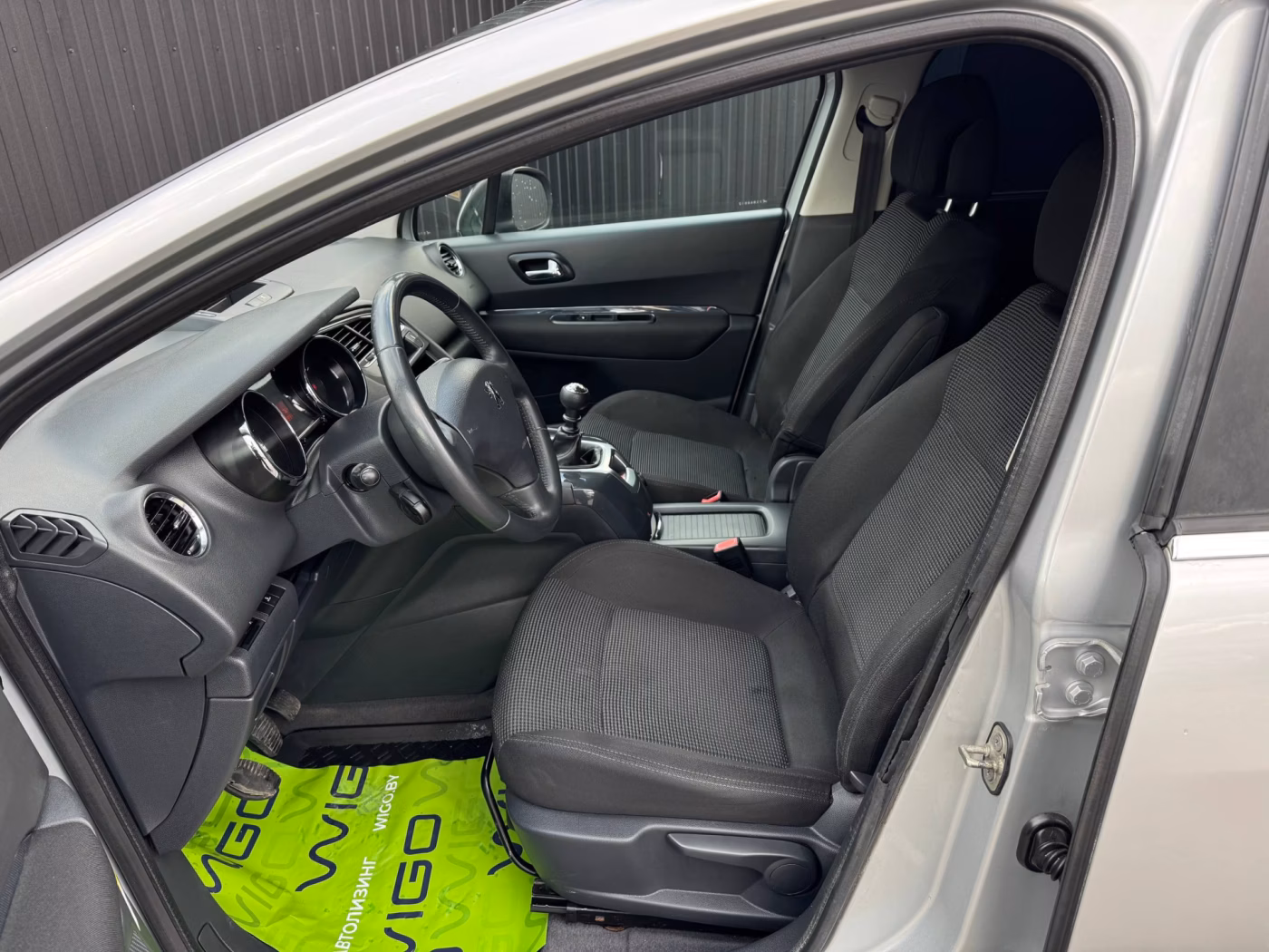 Peugeot 5008 фото 8