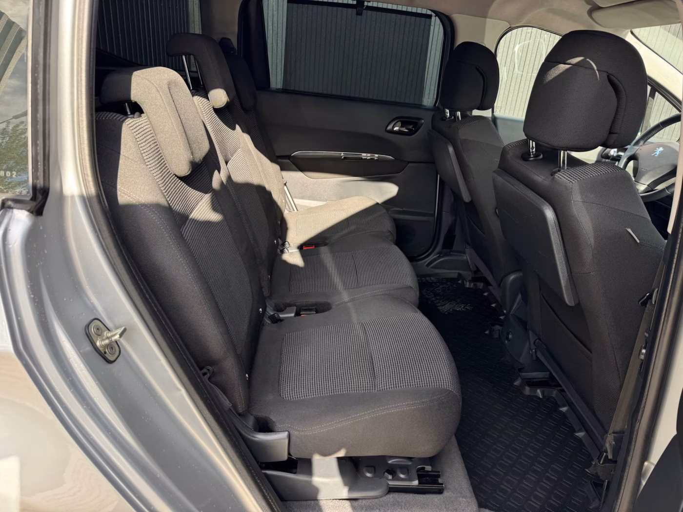 Peugeot 5008 фото 10