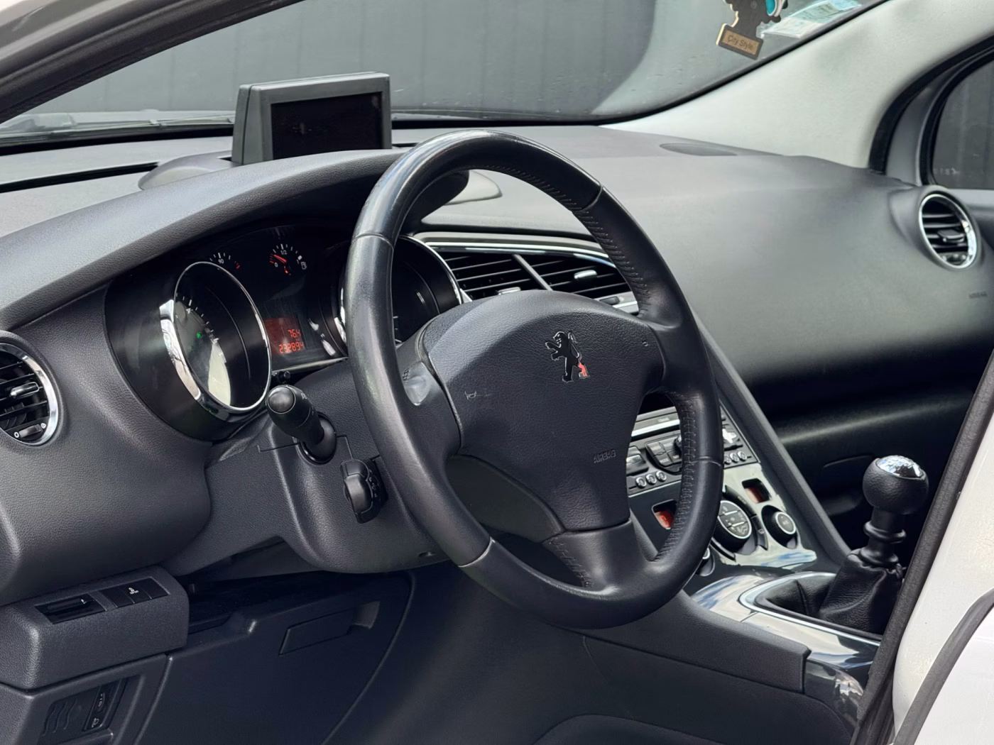 Peugeot 5008 фото 15
