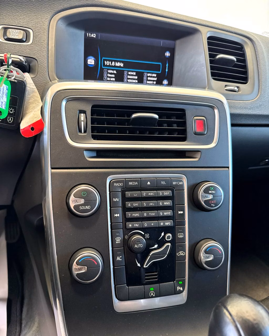 Volvo V60 фото 11