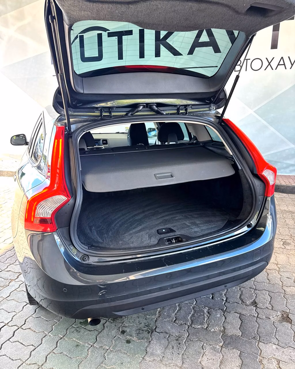 Volvo V60 фото 14