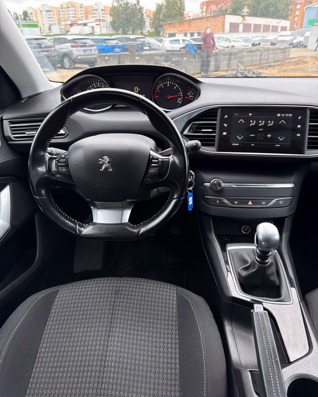 Peugeot 308 фото 12