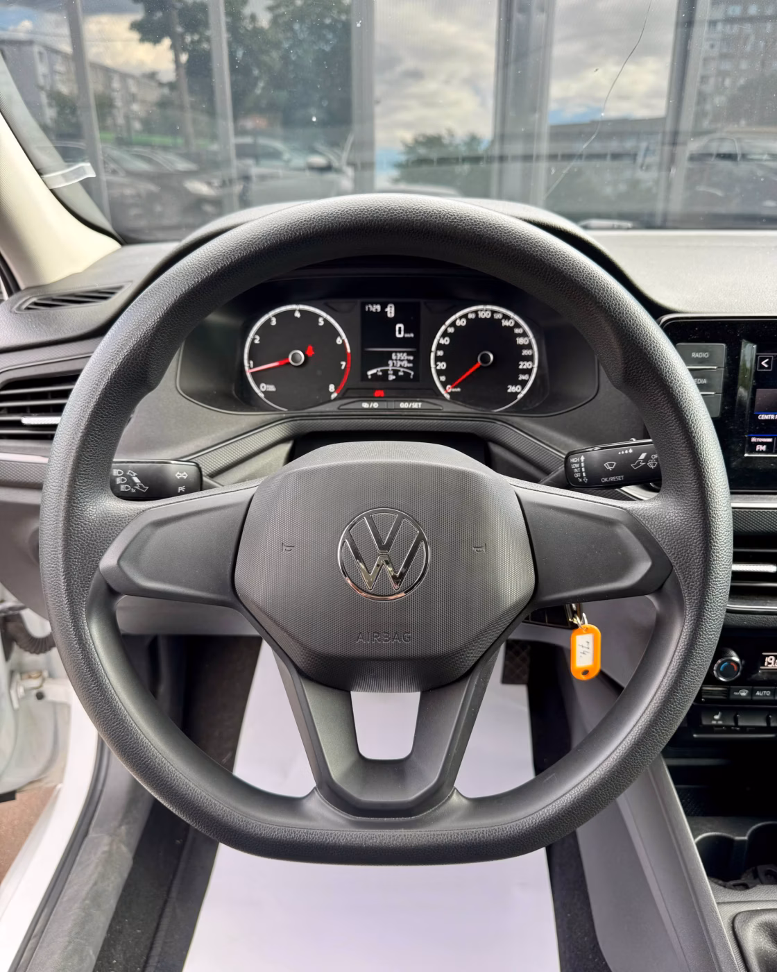 Volkswagen Polo Sedan фото 14