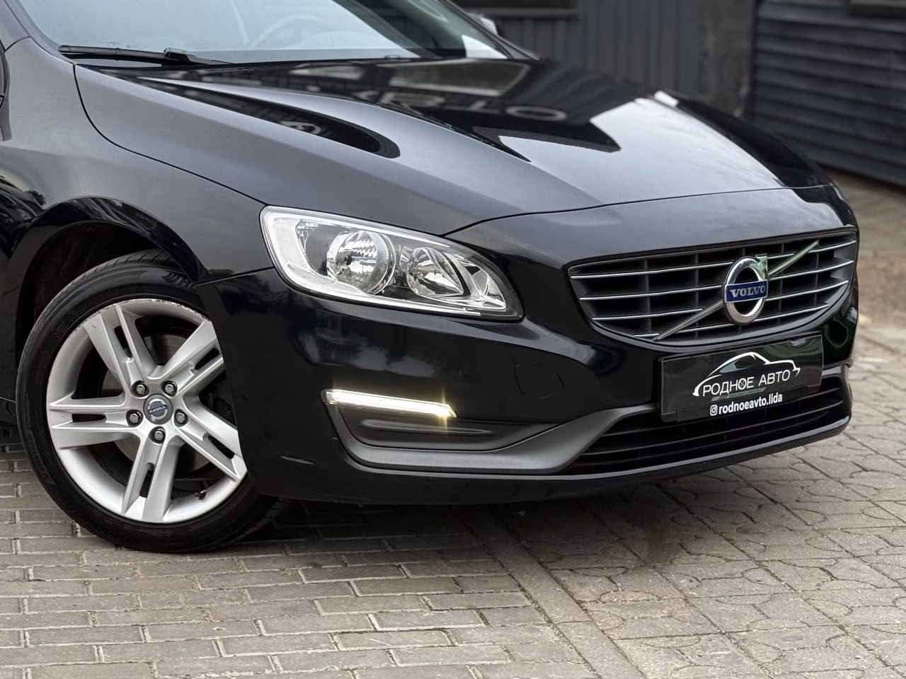 Volvo V60 фото 8