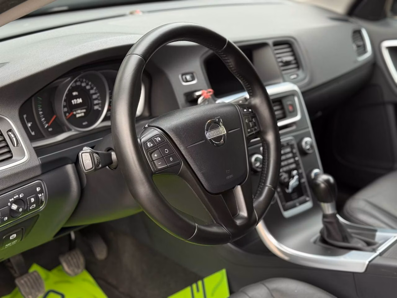 Volvo V60 фото 11