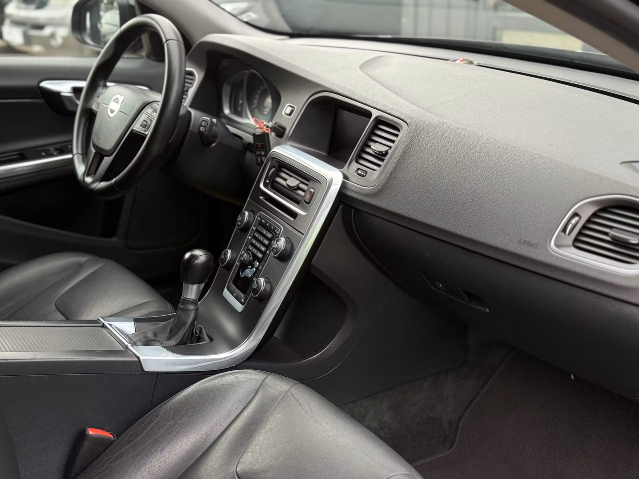 Volvo V60 фото 12