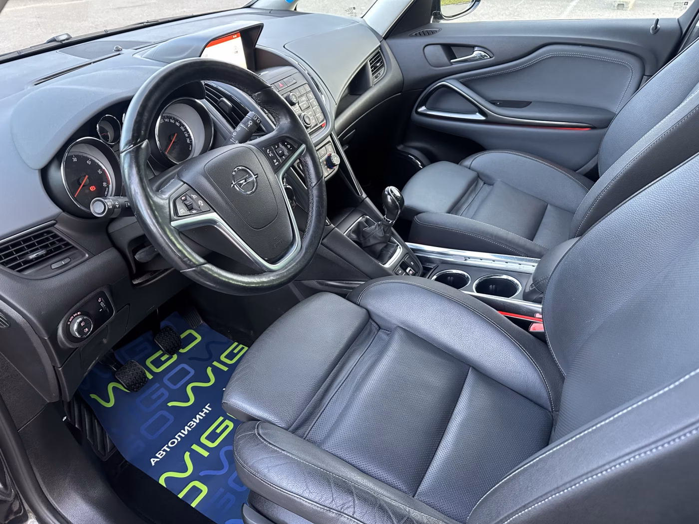 Opel Zafira фото 8