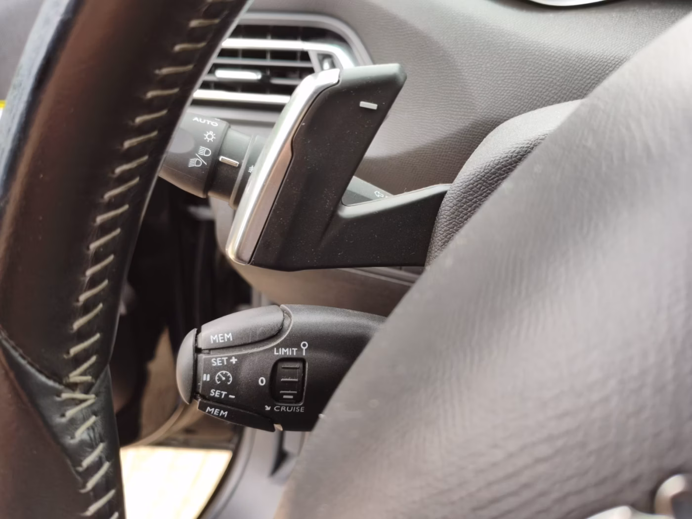 Peugeot 308 фото 11