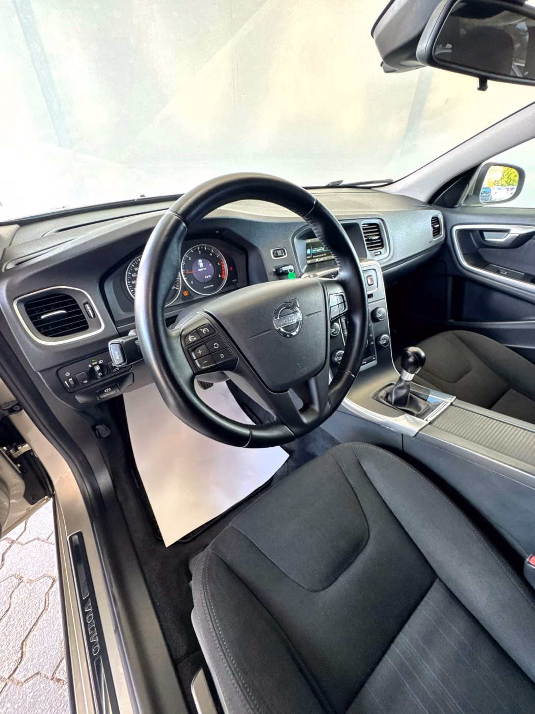 Volvo V60 фото 10