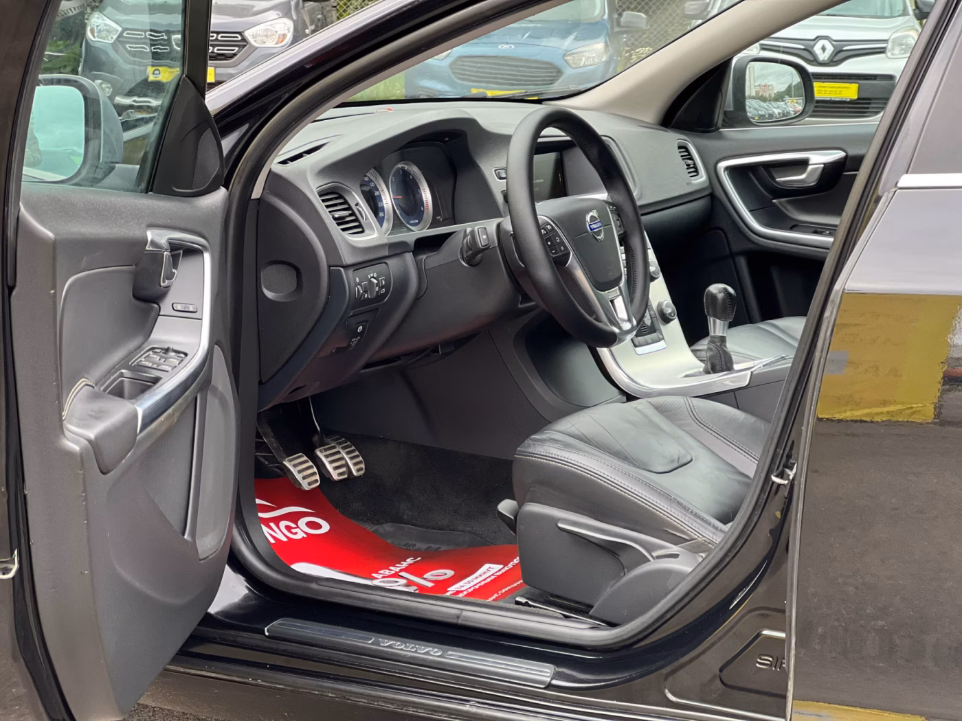 Volvo V60 фото 10