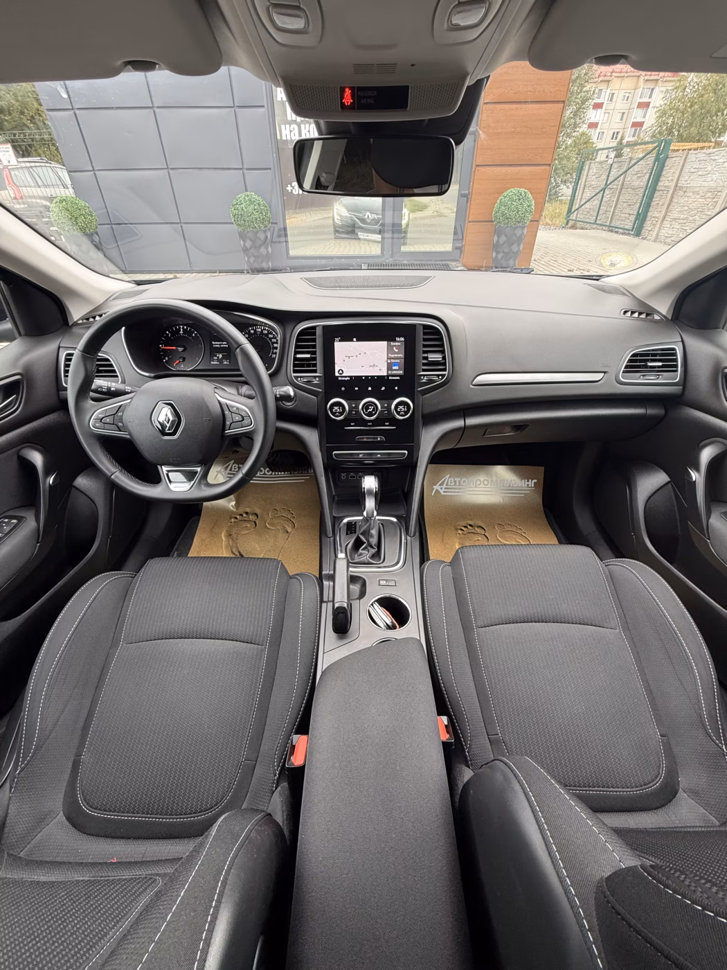 Renault Megane фото 17