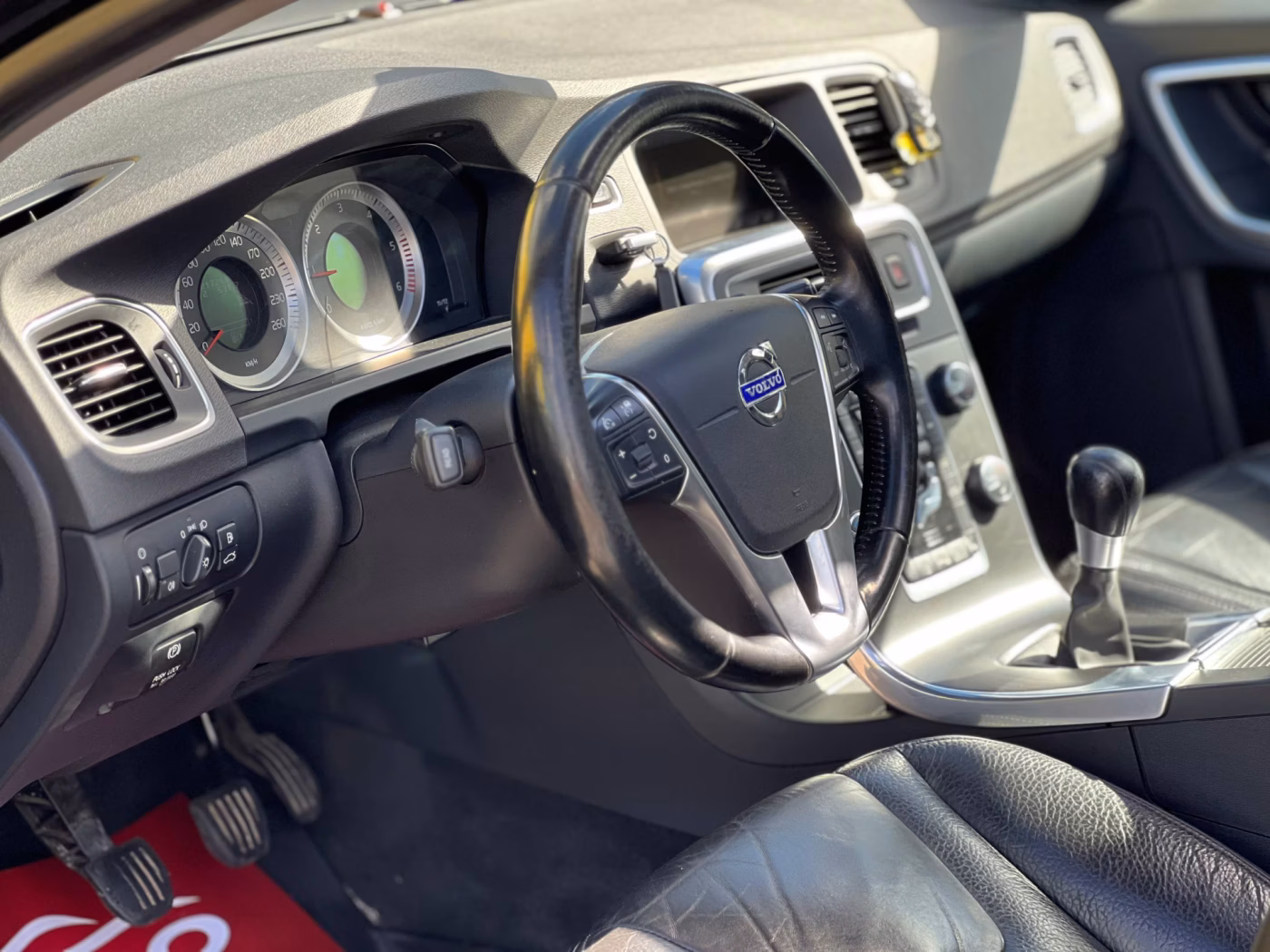 Volvo V60 фото 12