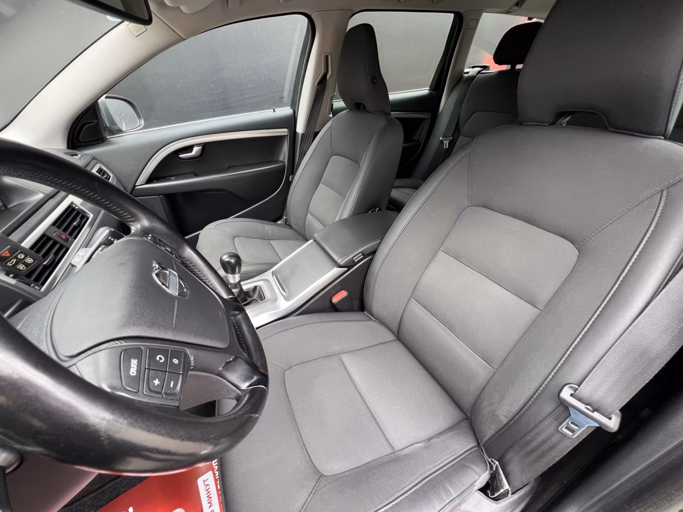 Volvo V70 фото 12