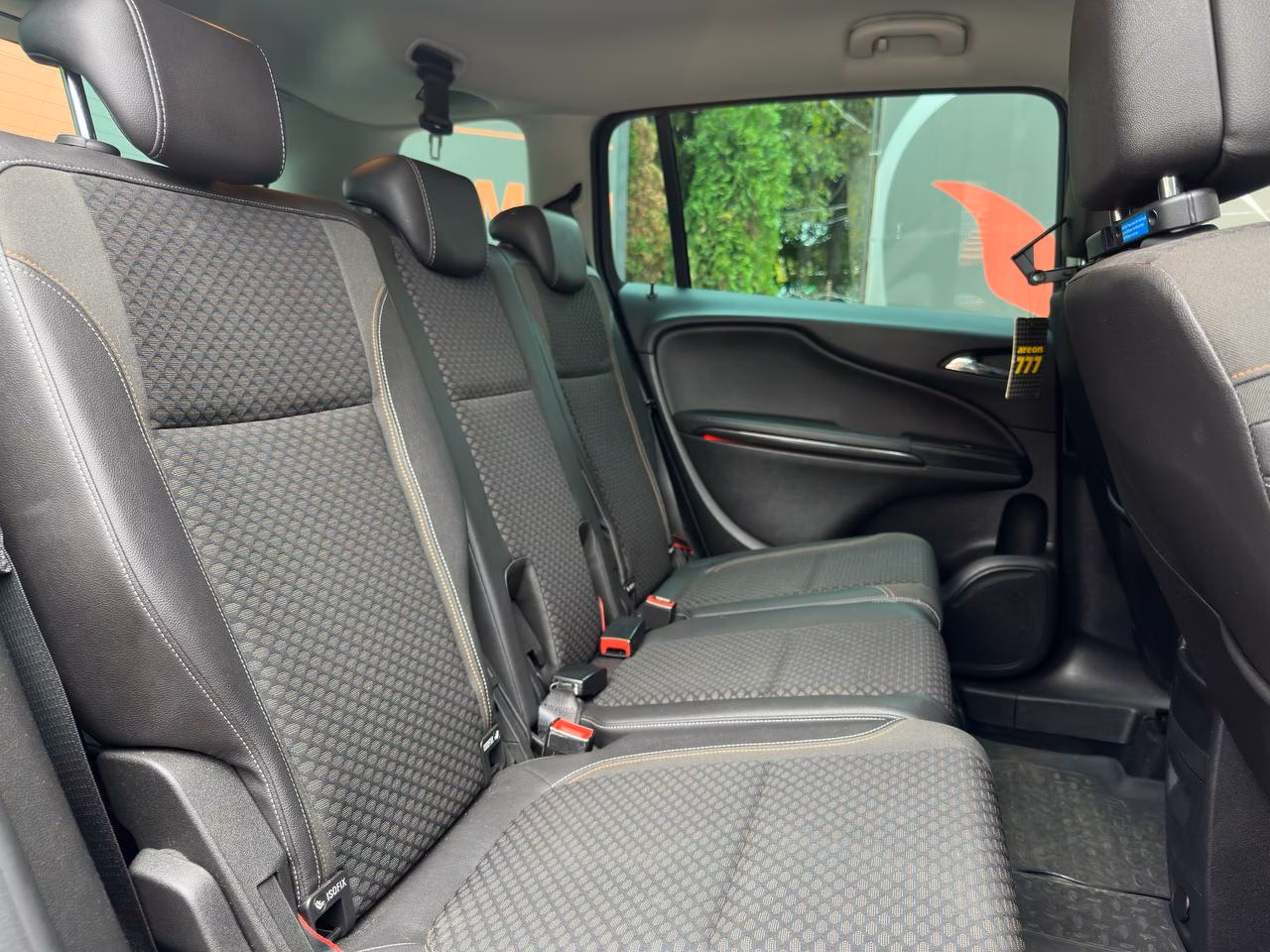 Opel Zafira фото 10